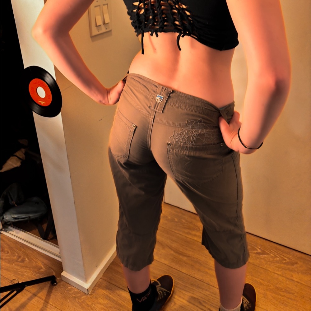 KÜHL| Midrise | Floral Embroidery Capri Pants| Nylon | Hiking Outdoor